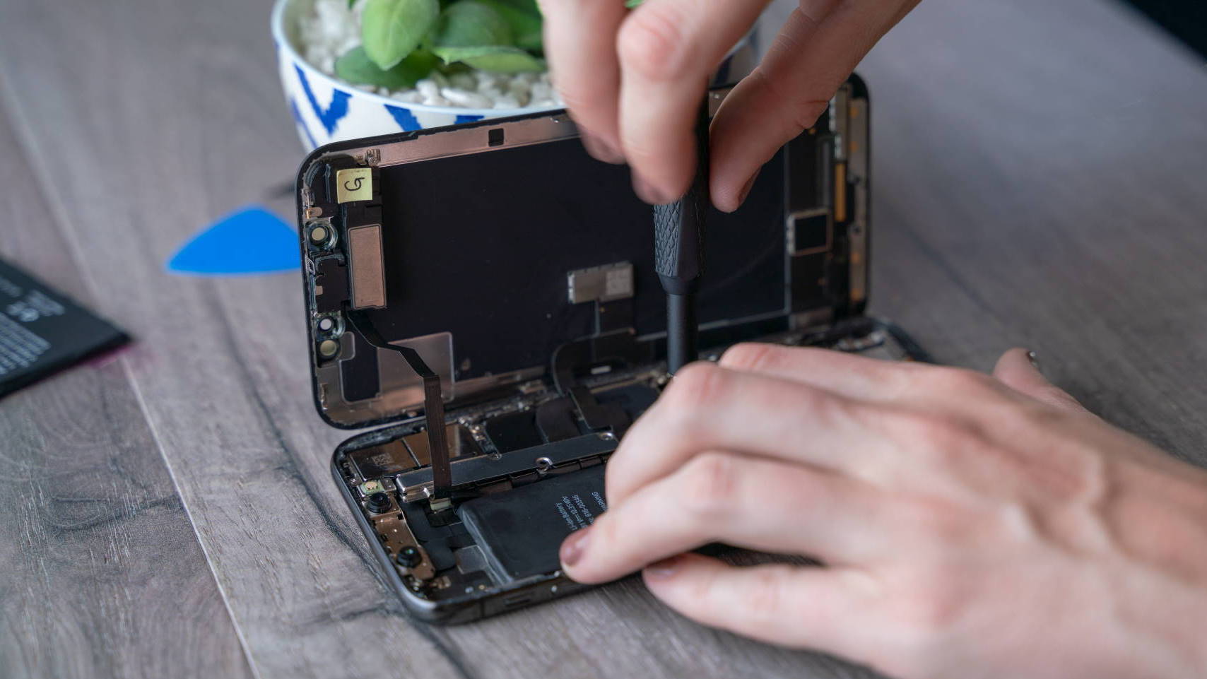 Why Should You Always Get Reliable Parts For Your Apple Device?
